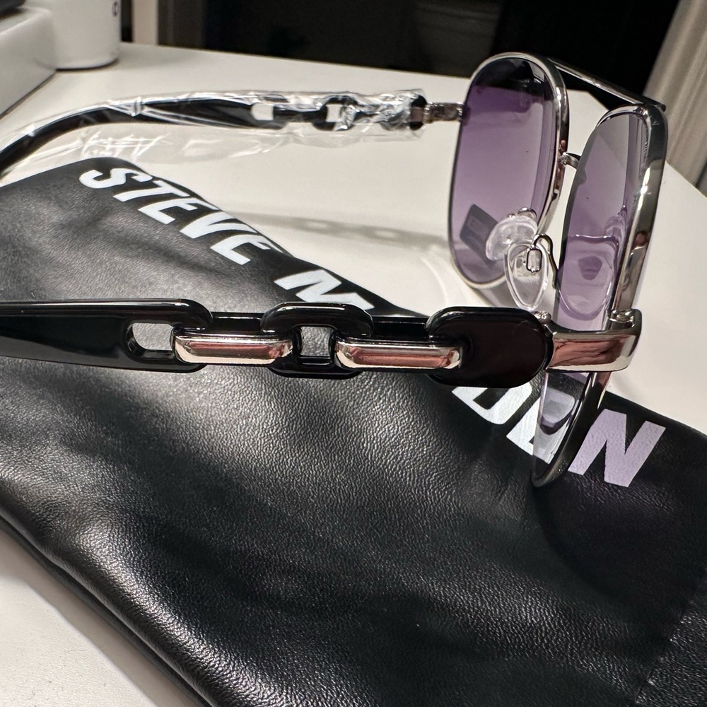 Steve Madden Silver Susana Aviator Sunglasses - Picture 3 of 4